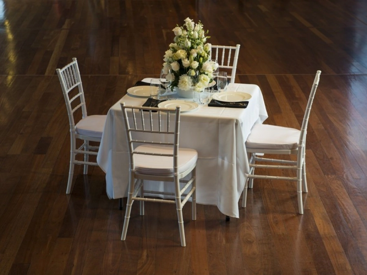 0.9m Straight Table.jpg